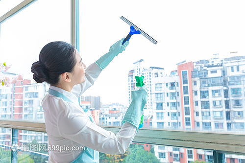 保潔服務清潔玻璃