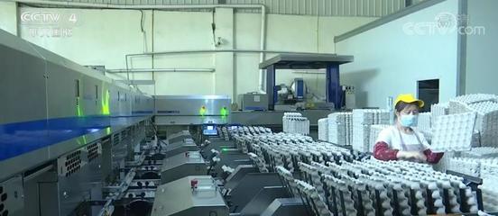 新聞?dòng)^察:數(shù)字經(jīng)濟(jì)創(chuàng)造疫后新機(jī)遇 成拉動(dòng)經(jīng)濟(jì)增長(zhǎng)重要引擎